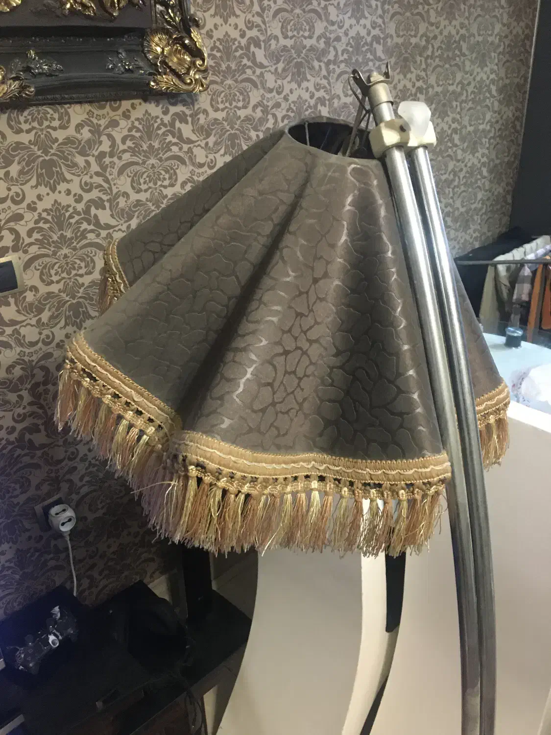 آباژور ایستاده استیل قابل تنظیم ارتفاع|چراغ خواب و آباژور|کرج, شهرک صدف|دیوار