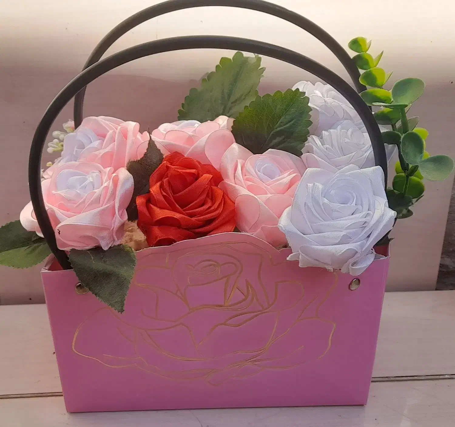 گل روبانی هدیه روز مادر روز زن|گل مصنوعی|کارون, |دیوار