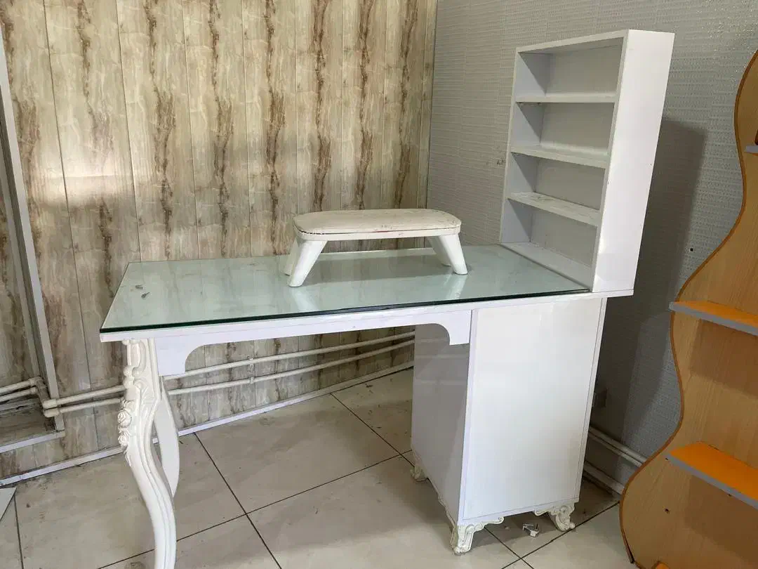 میز ناخون|آرایشگاه و سالنهای زیبایی|عجب شیر, |دیوار