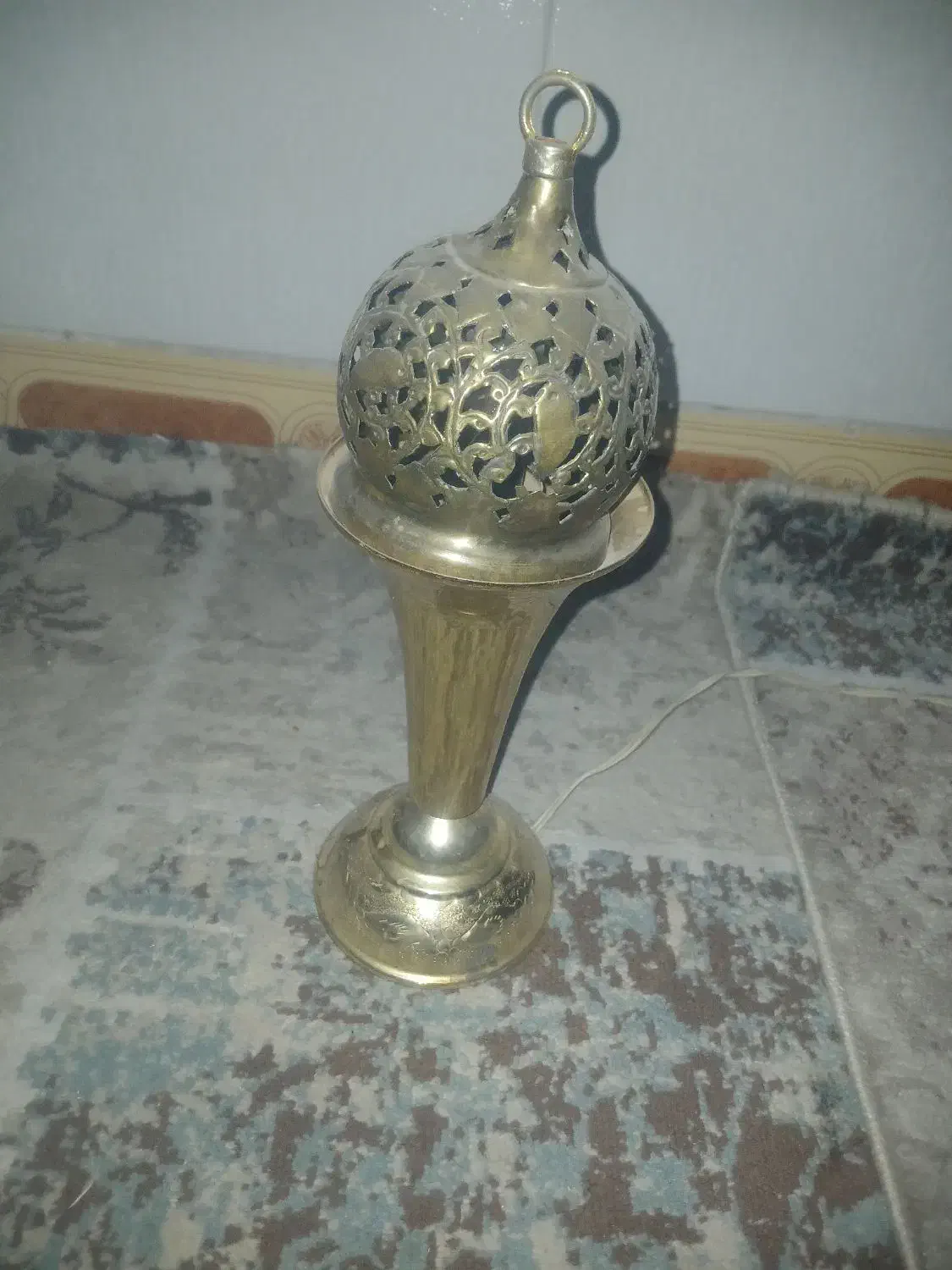 آباژور برنجی فقط،امروز ۷۰۰ تومن|چراغ خواب و آباژور|خرم‌آباد, |دیوار