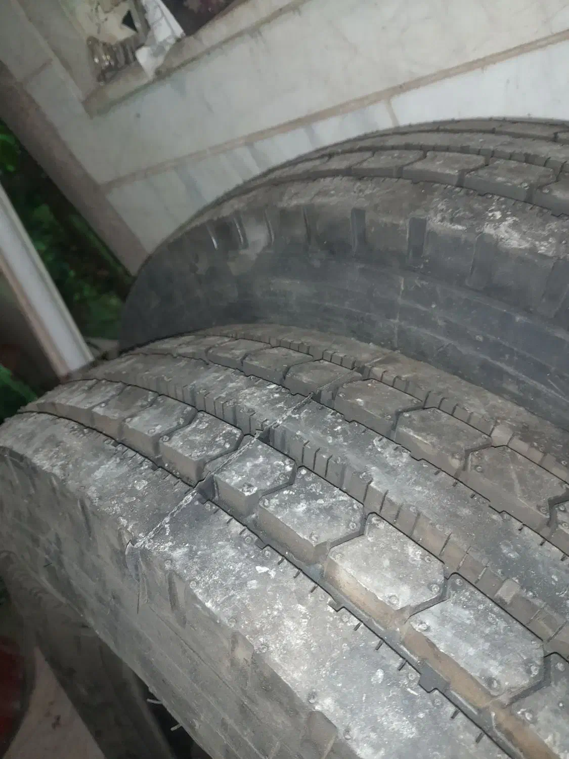 لاستیک خاور ایسوزو هیوندا۸×۲۵|قطعات یدکی و لوازم جانبی|پاکدشت, حصار امیر|دیوار