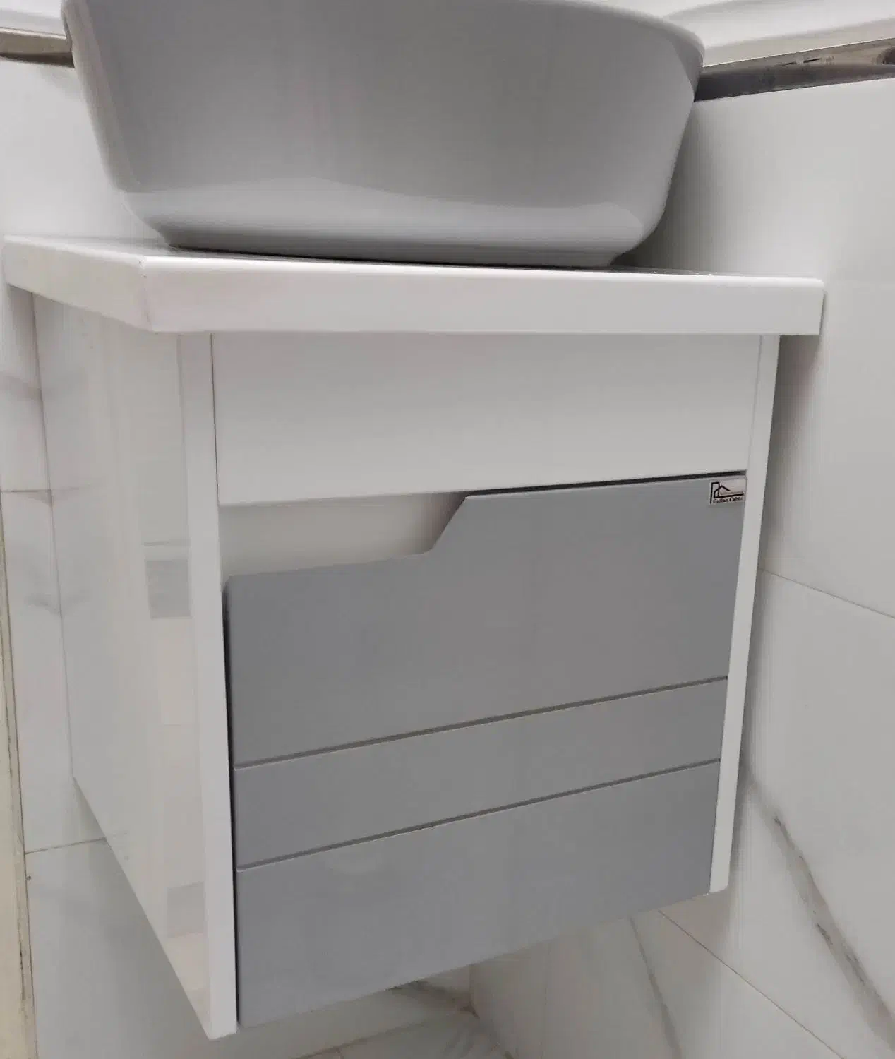 روشویی کاملا سالم در حد نو|لوازم سرویس بهداشتی|رشت, نظری|دیوار