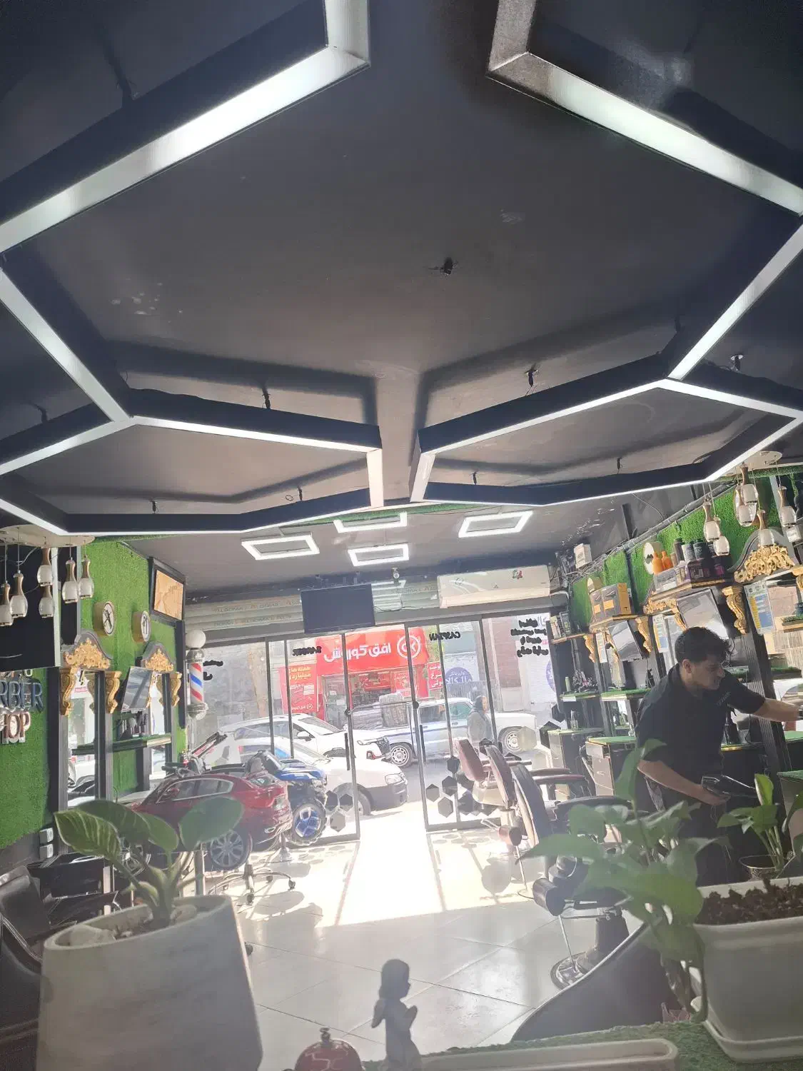 آرایشگر اقا|استخدام درمانی، زیبایی، بهداشتی|اسلام‌شهر, زرافشان|دیوار