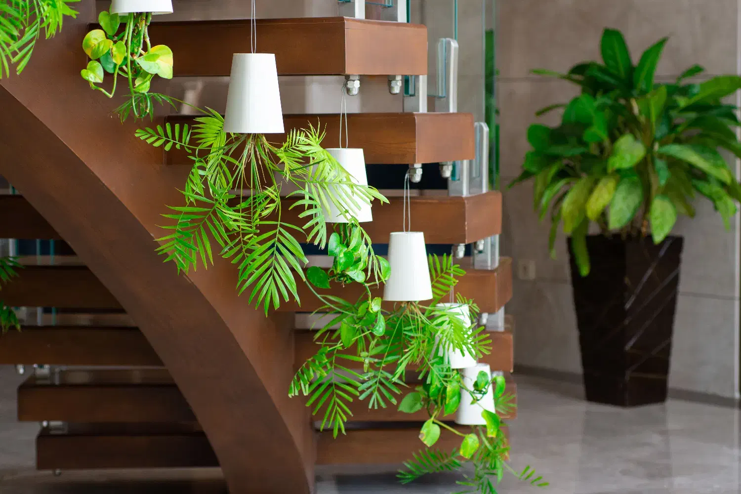 نیروی خدمات (جهت انجام امور خدمات نظافتی هتل)|استخدام سرایداری و نظافت|تهران, گاندی|دیوار