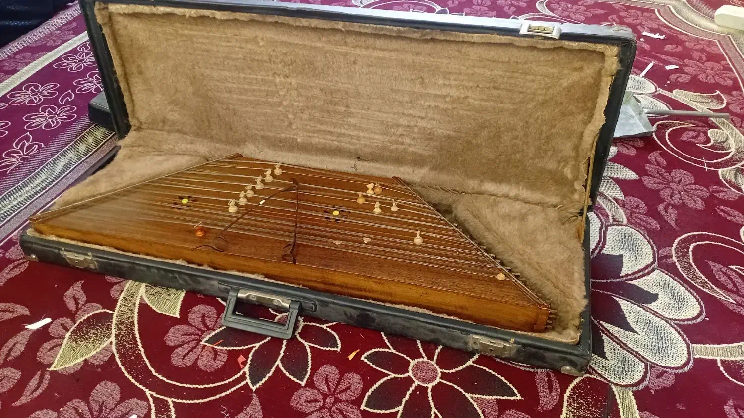 سنتور|سازهای سنتی|بهارستان, |دیوار