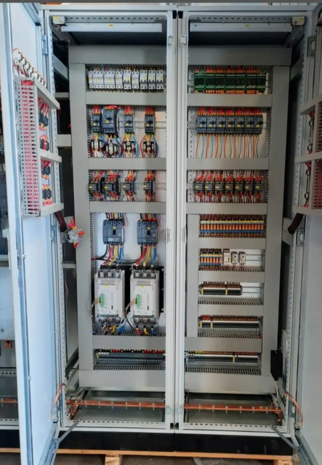 ساخت و تعمیر انواع تابلو برق صنعتی و کشاورزی|خدمات پیشه و مهارت|دزفول, |دیوار