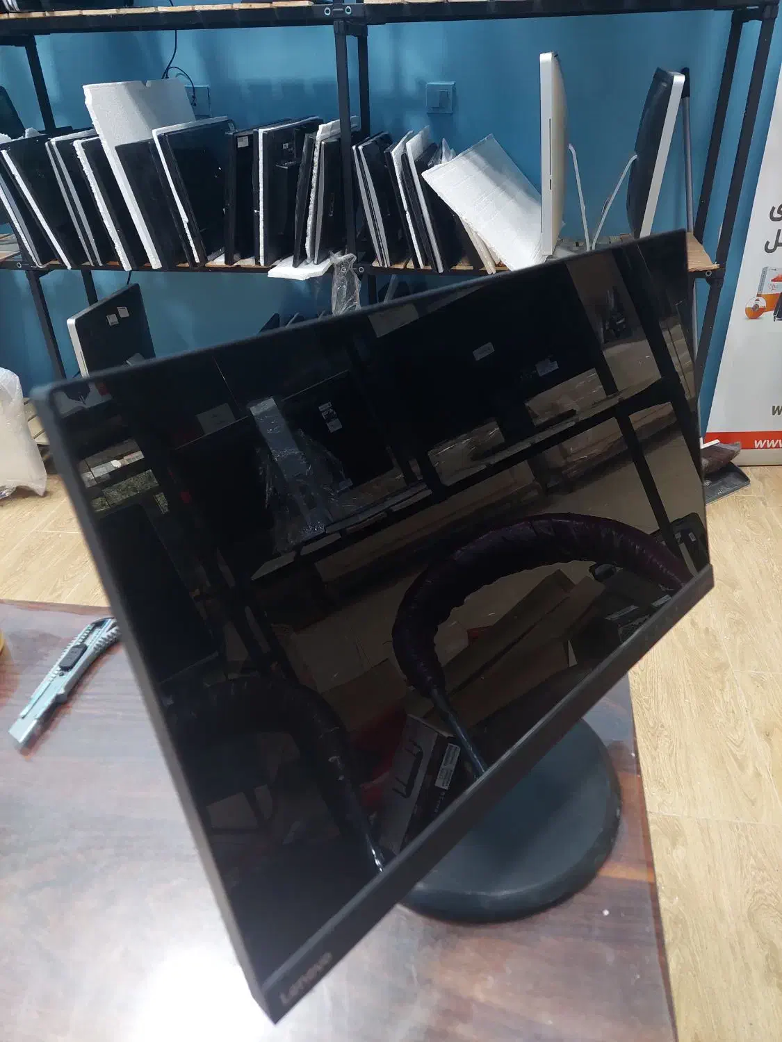 مانیتور lenovo استوک full hd  بسیار تمیز|قطعات و لوازم جانبی رایانه|شیراز, فخرآباد (دروازه کازرون)|دیوار
