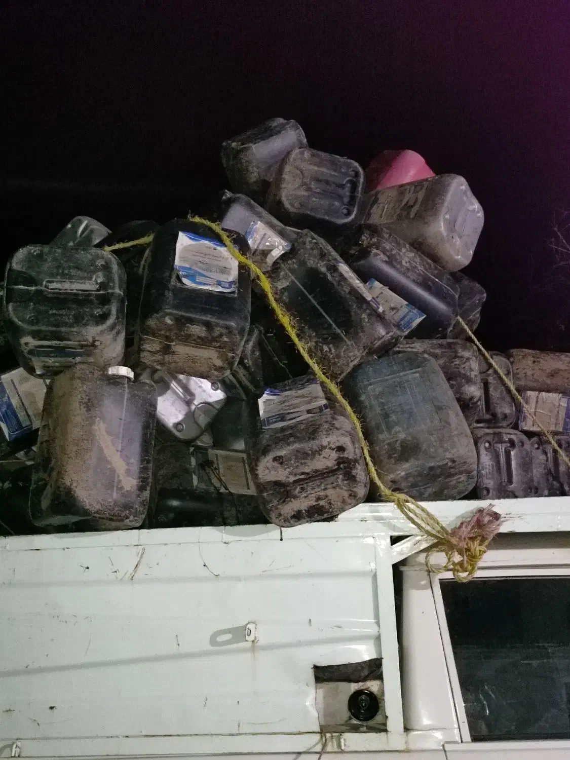 دبه بیست لیتری|ظروف نگهدارنده، پلاستیکی، یک‌بارمصرف|گالیکش, |دیوار