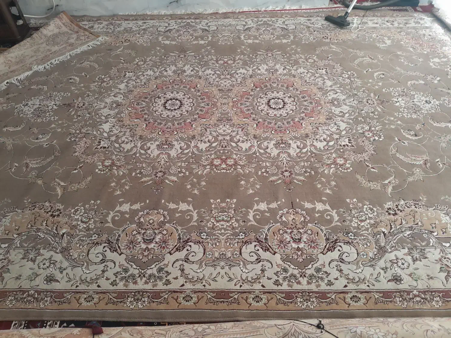 ۲عدد فرش|فرش|سیدان, |دیوار