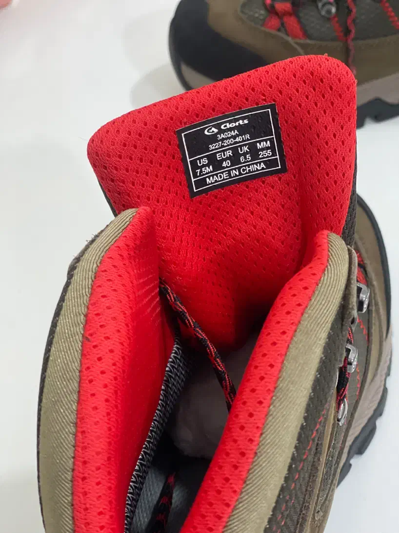 کفش و بوت کوهنوردی و کمپینگ|کیف، کفش، کمربند|تهران, دهکده المپیک|دیوار