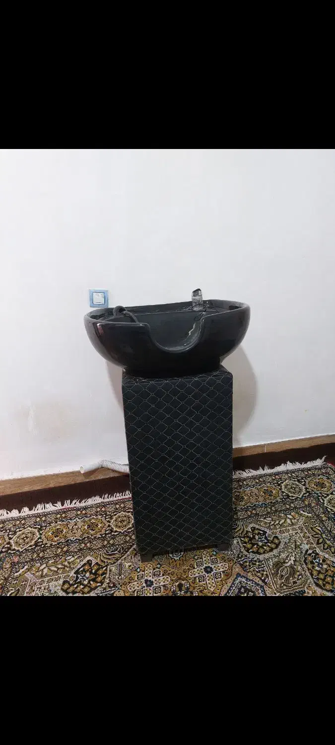 صندلی اریشگاه طرح برقی و سرشور و دکور|آرایشگاه و سالن‌های زیبایی|دوگنبدان, |دیوار