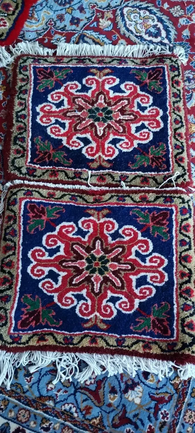 فرش دستبافت هریس روی صندلی ماشین|پادری|تبریز, |دیوار