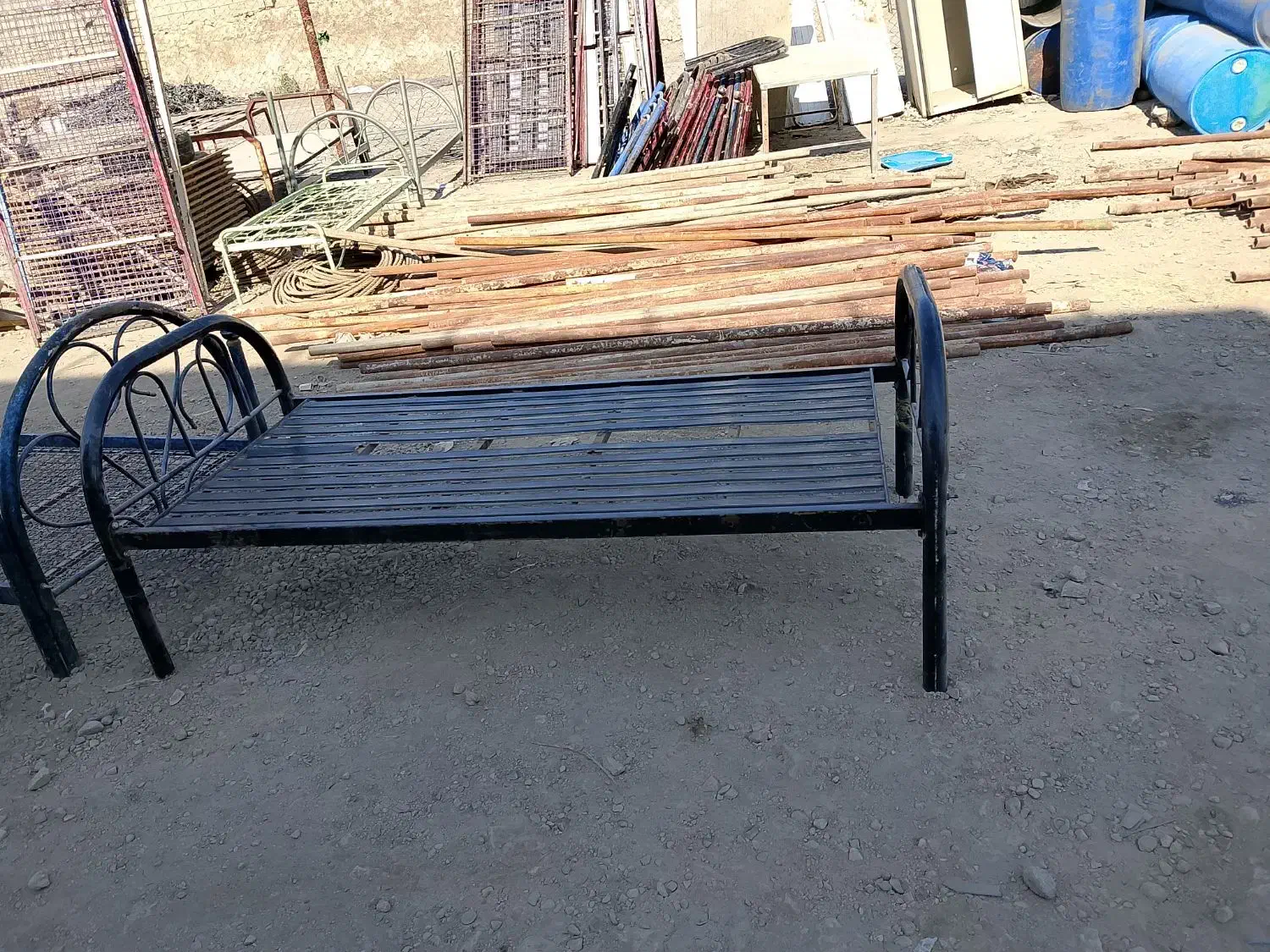 تخت فلزی تکنفره|تخت و سرویس خواب|کازرون, |دیوار