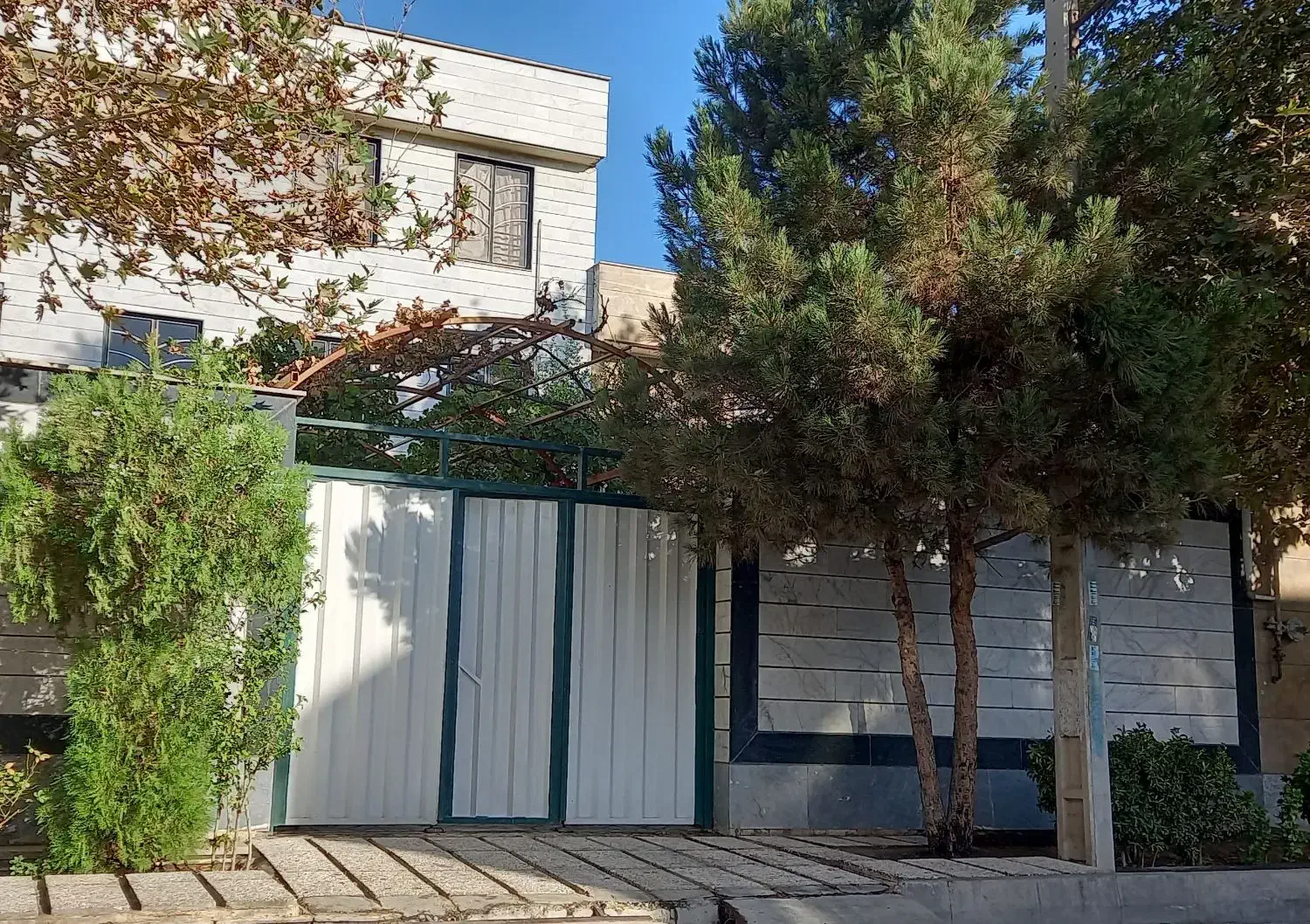 فروش خانه ویلایی ۳۰۰ متری ۵ خوابه در عباس آباد|فروش خانه و ویلا|محمدشهر, عباس آباد|دیوار