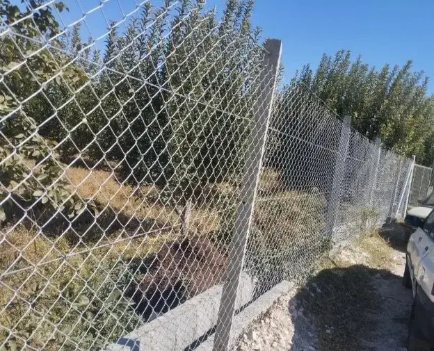 فنس کشی و چاله کنی  در ابعاد مختلف|خدمات باغبانی و درختکاری|زنجانرود, |دیوار