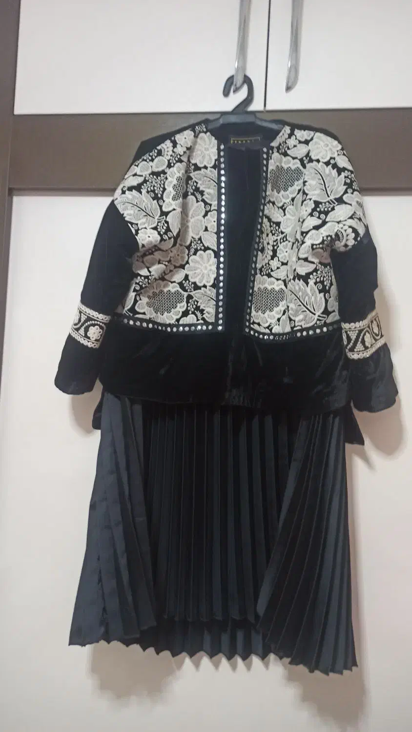 لباس بیرونی کت مخمل ودامن پلیسه|لباس|سهند, |دیوار