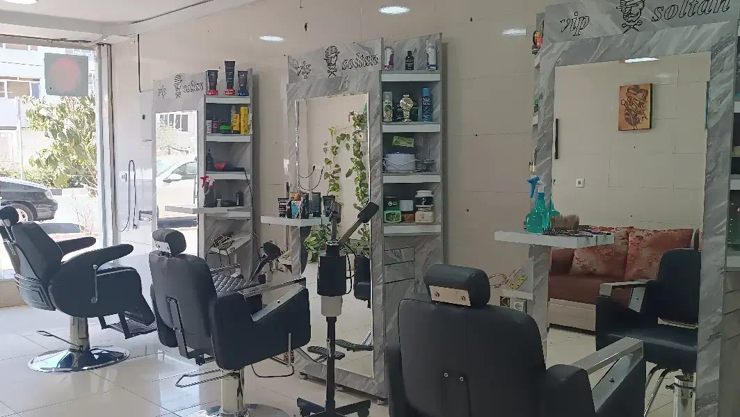 اجاره صندلی آرایشگاه مردانه یا بصورت درصدی|استخدام درمانی، زیبایی، بهداشتی|شیراز, شهرک گلستان|دیوار