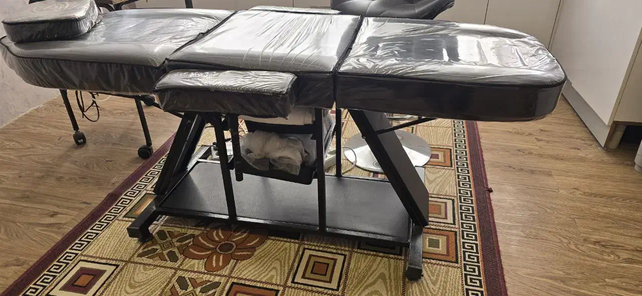 ۲تخت با یک دستگاه ال ای دی|آرایشگاه و سالن‌های زیبایی|تربت‌حیدریه, مظفریه|دیوار