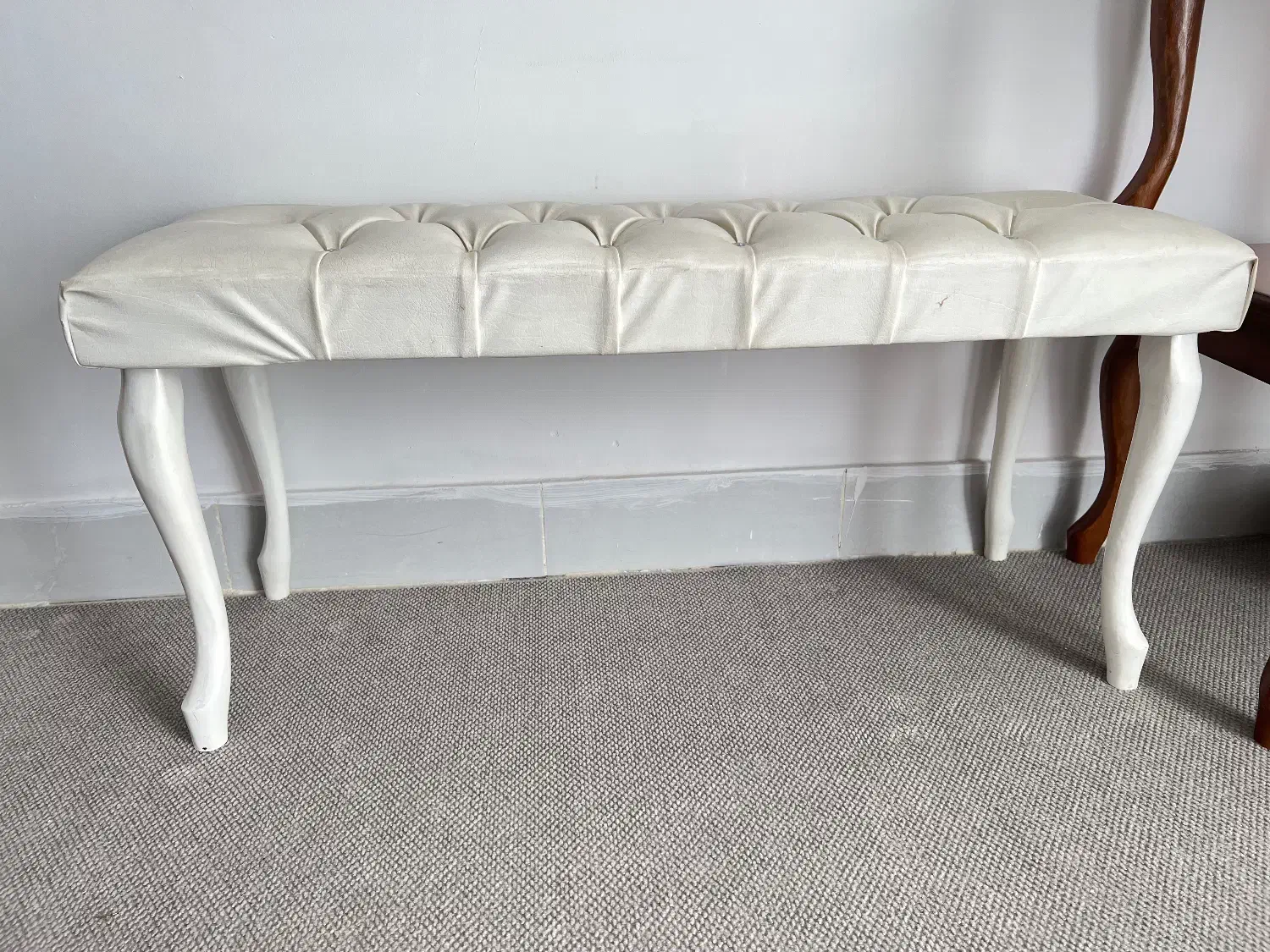 پاف کنار تخت سفید|مبلمان خانگی و میز عسلی|قزوین, |دیوار