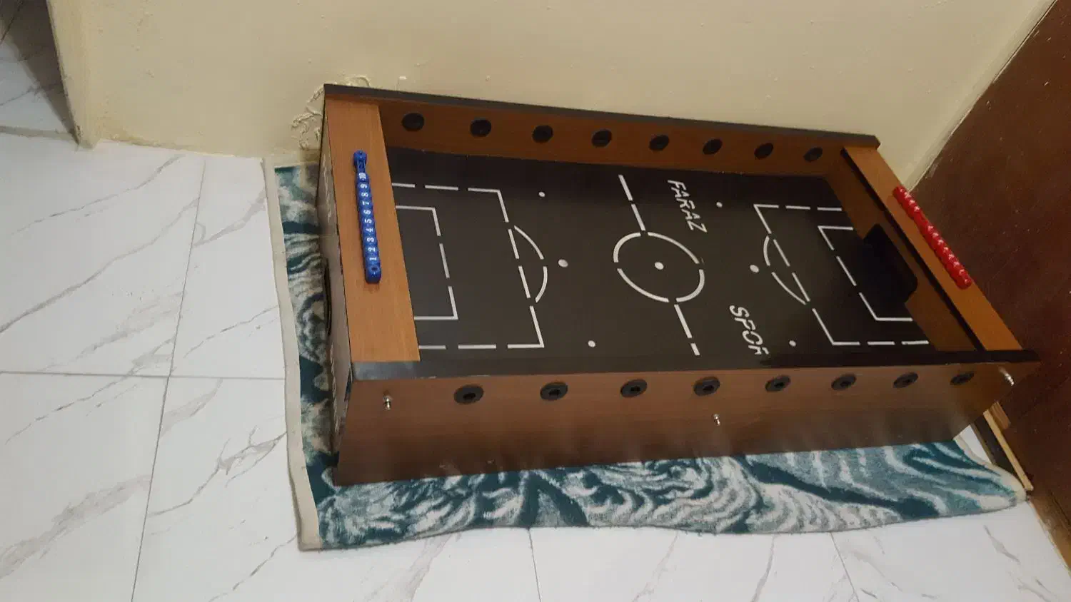 یک عدد فوتبال دستی تمیز در حد نو با پایه بلند|تجهیزات ورزشی|بومهن, |دیوار