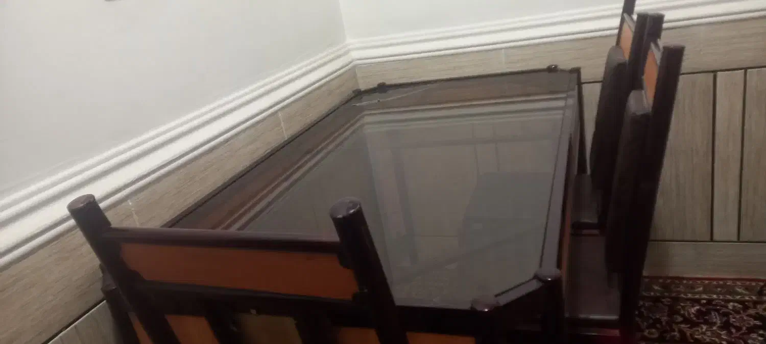 میز غذا خوری کاملا تمیز|میز و صندلی غذاخوری|رامشیر, |دیوار