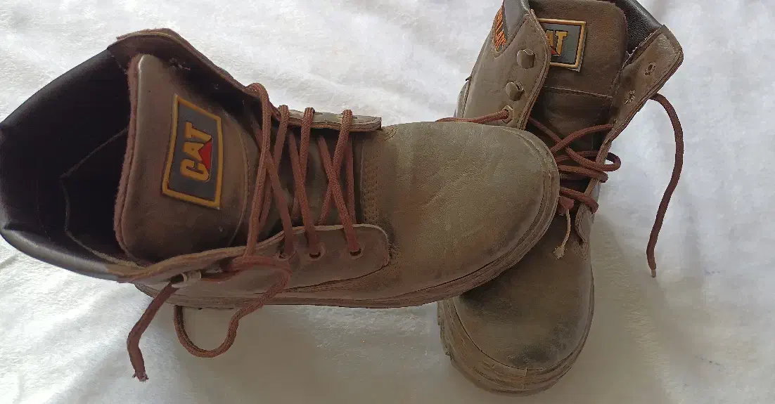 نیم پوت|کیف، کفش، کمربند|قم, زاویه|دیوار