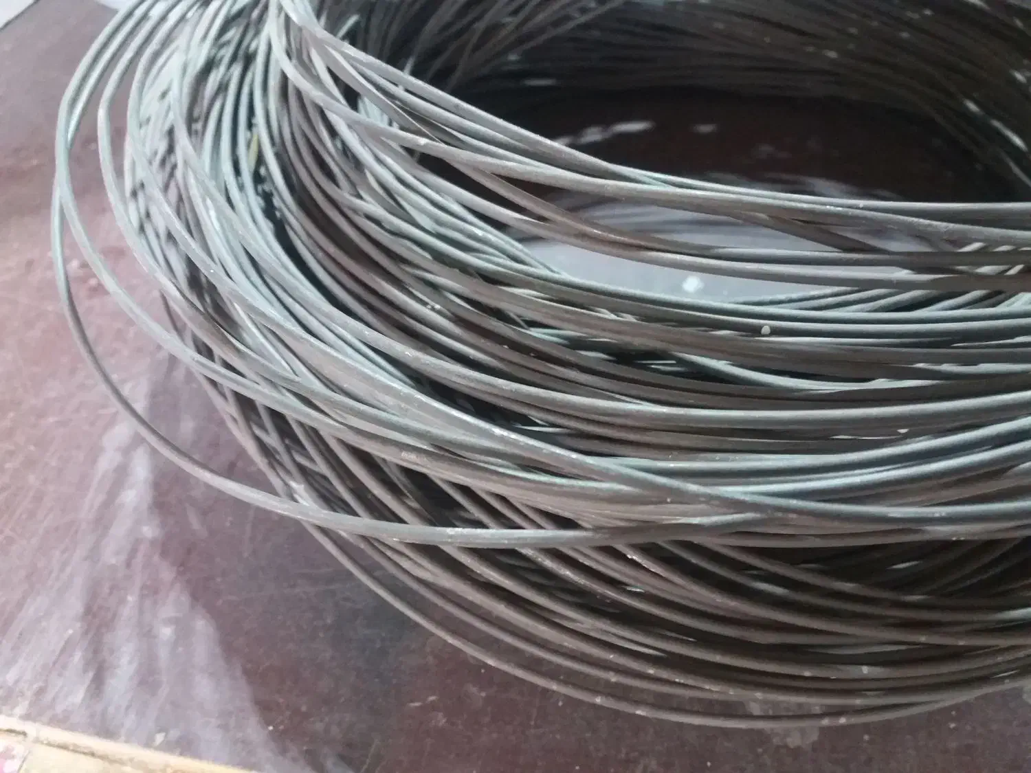 سیم مفتولی|بندرخت و رخت‌آویز|کرمانشاه, |دیوار