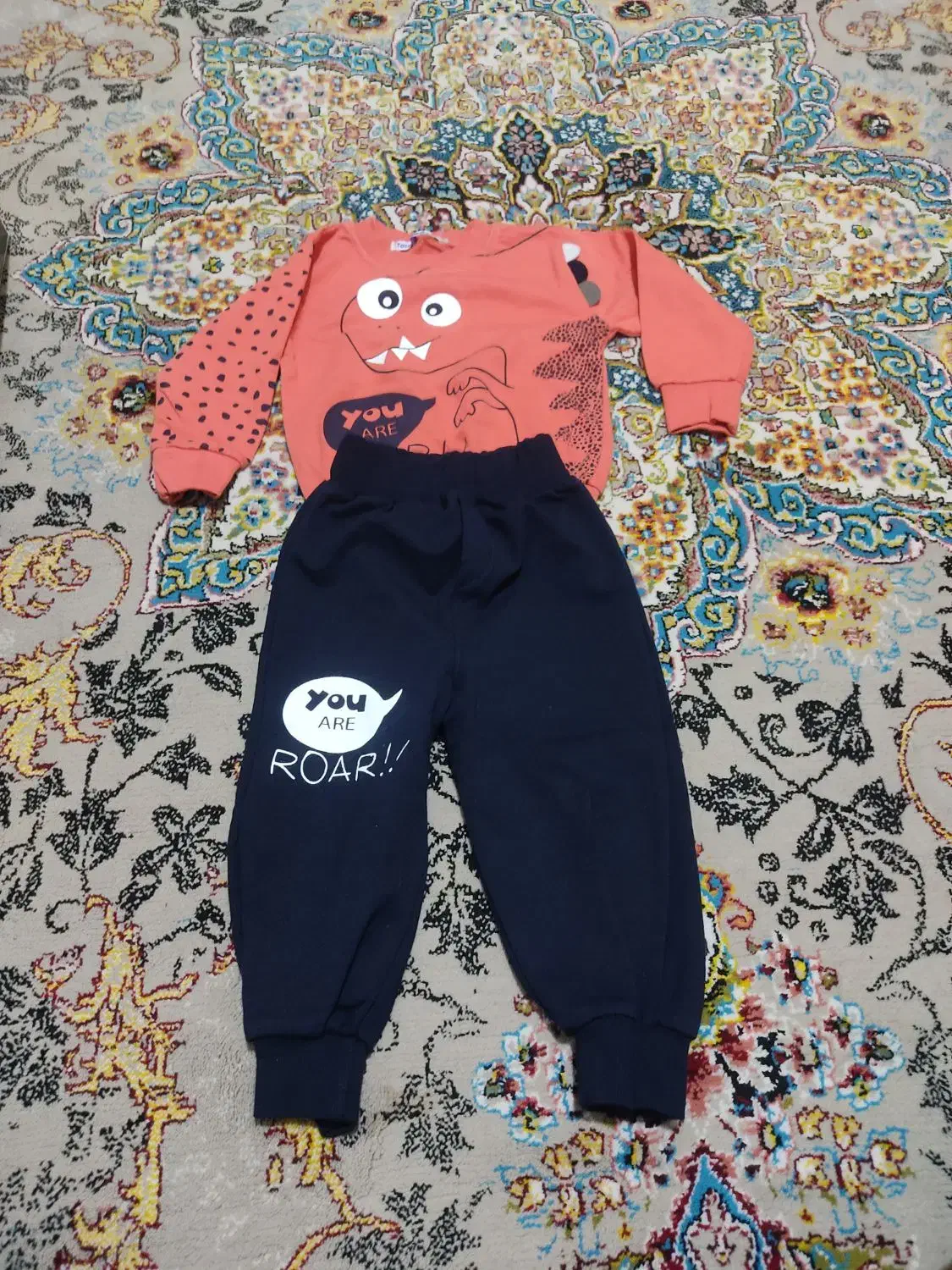 تعدادی لباس بچه گانه زیر دو تا 2سال|لباس|رشت, بوسار|دیوار