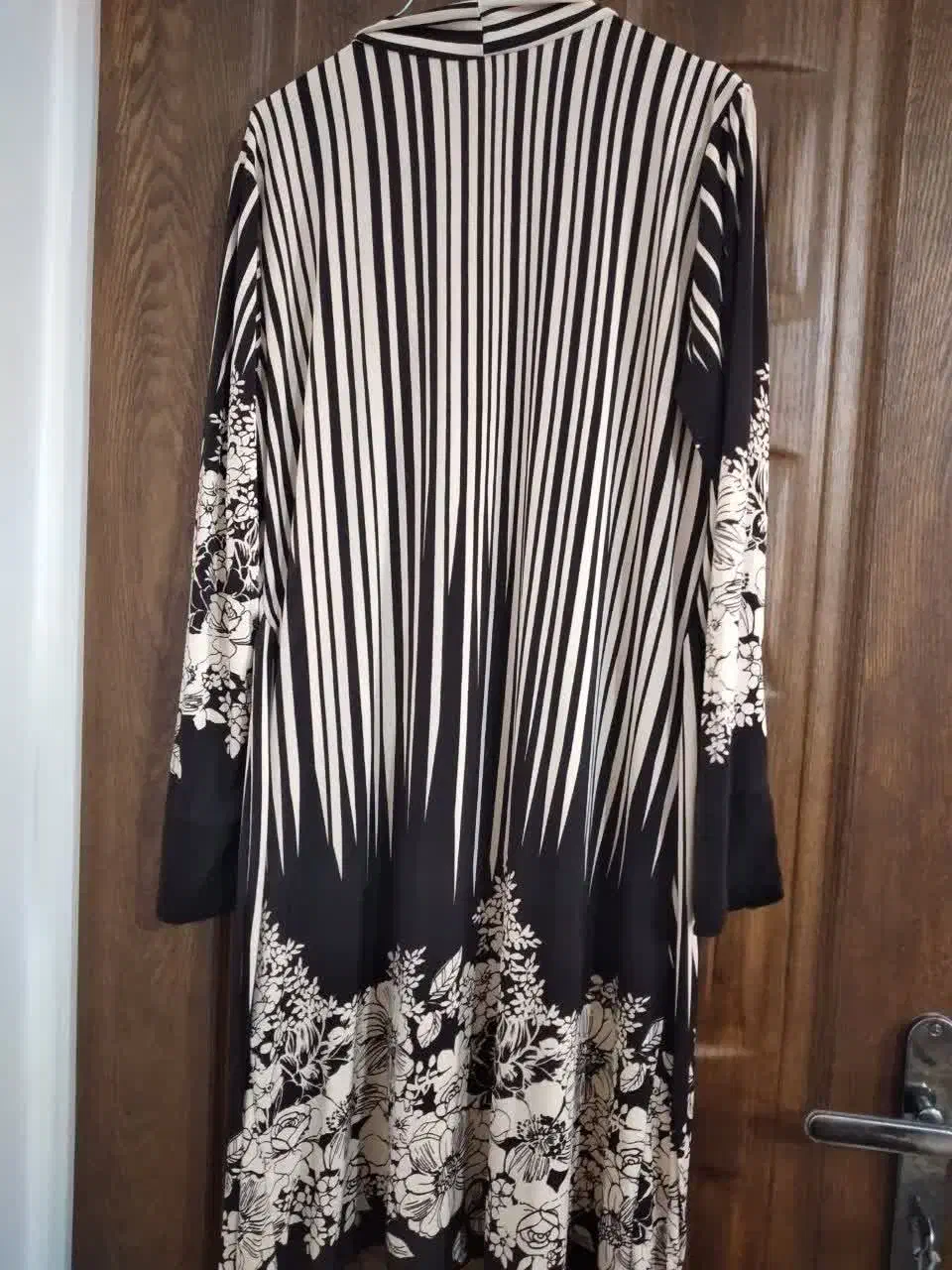 تونیک ریون|لباس|کاشان, ولیعصر|دیوار