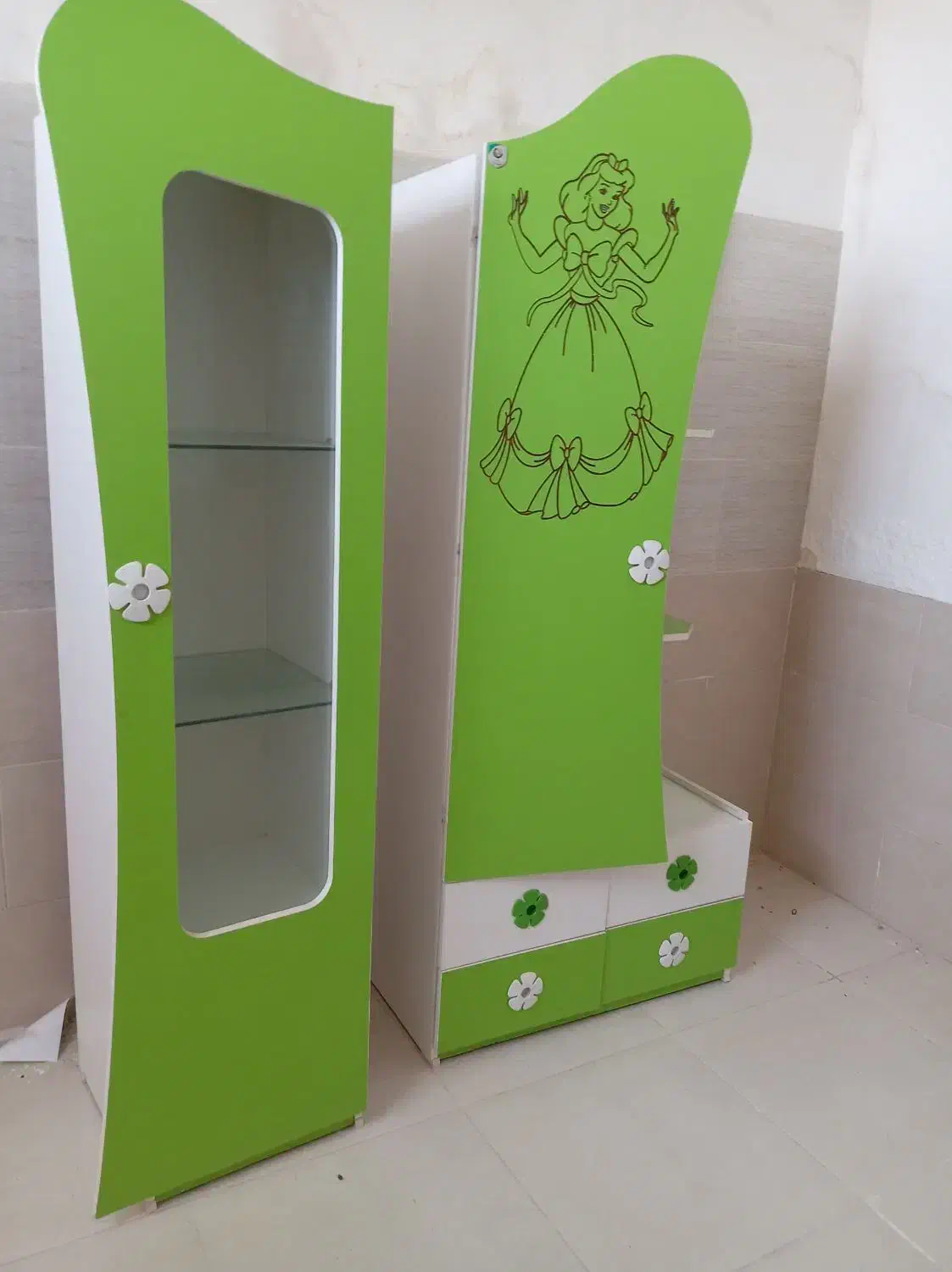 مبل ۷ نفره سالم و تمیز با کمد بچه|مبلمان خانگی و میز عسلی|ابرکوه, |دیوار