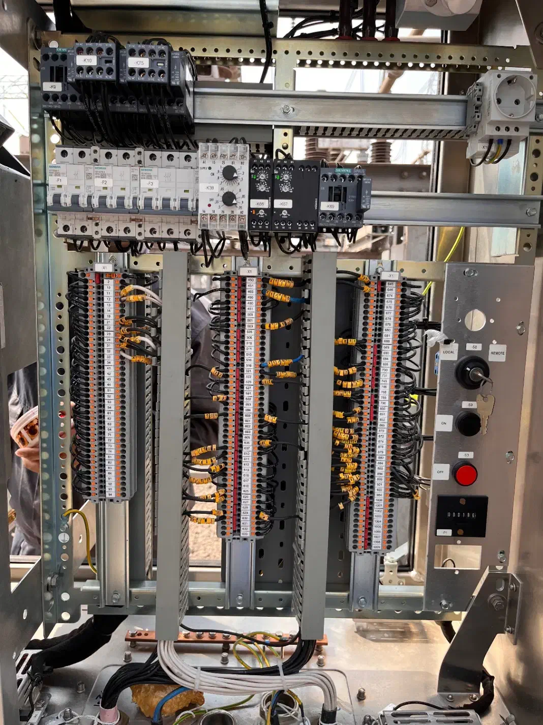 برقکار ساختمان و صنعتی|خدمات پیشه و مهارت|بندرعباس, |دیوار