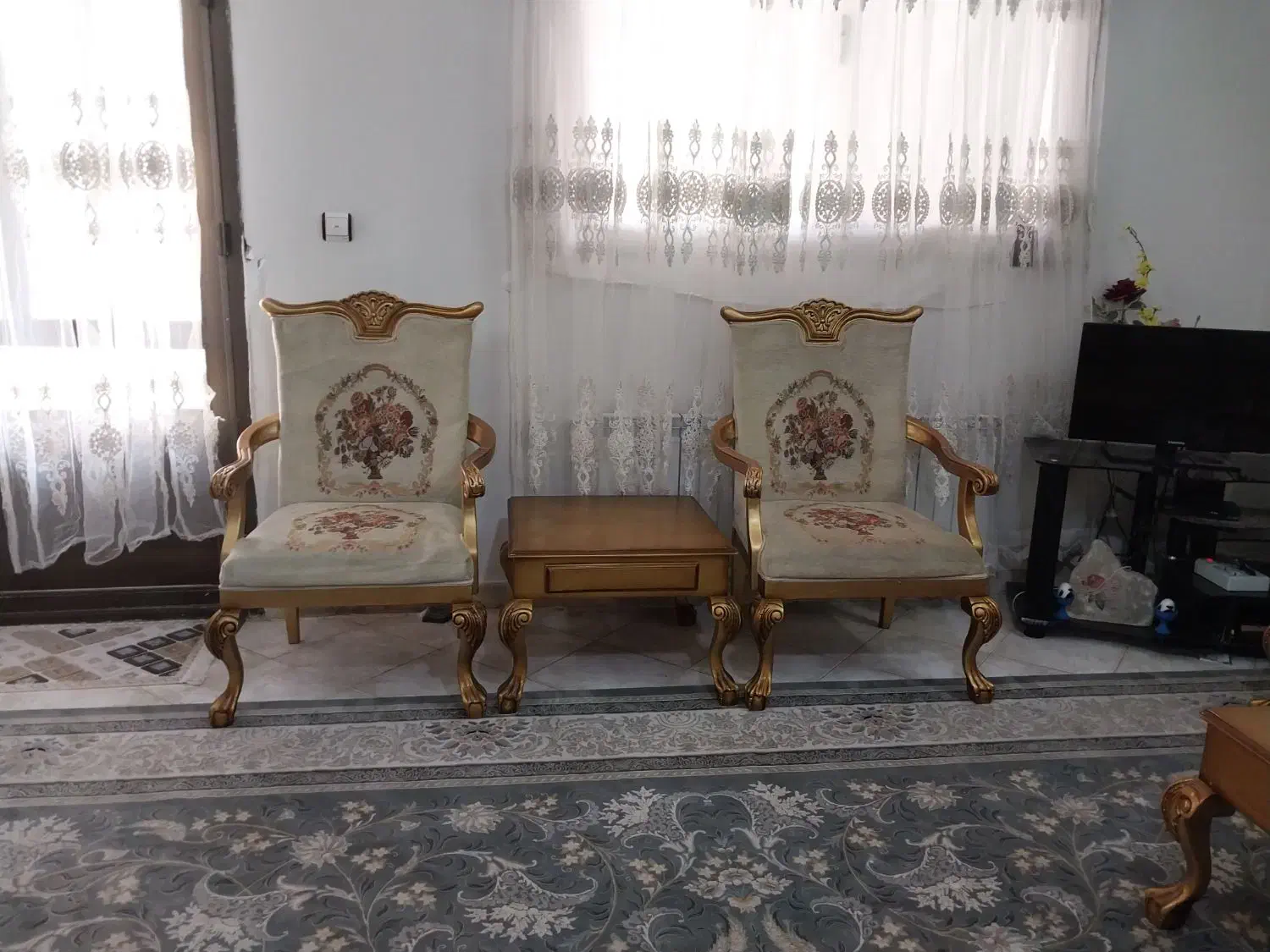 مبلمان ومیز نهار خوری ۸نفره چوب گردو ورق طلا|مبلمان خانگی و میز عسلی|رودهن, |دیوار