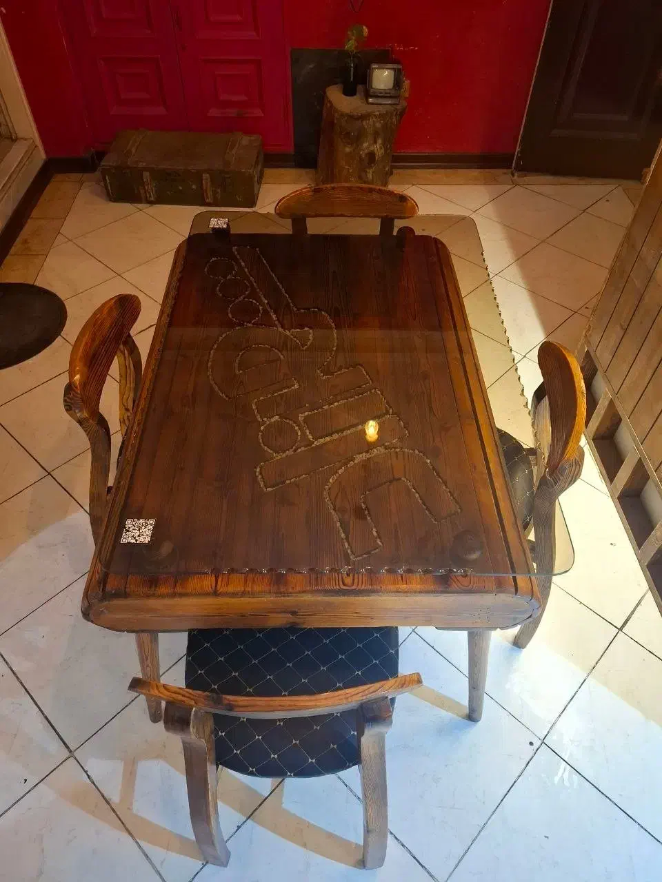 صندلی دنج با طراحی چوبی و شیشه‌ای زیبا و شیک|میز و صندلی غذاخوری|قم, صفائیه|دیوار