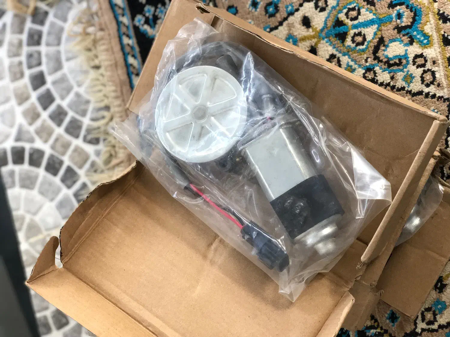 موتور شیشه بالابر ایسوزو|قطعات یدکی و لوازم جانبی|خرمآباد, |دیوار