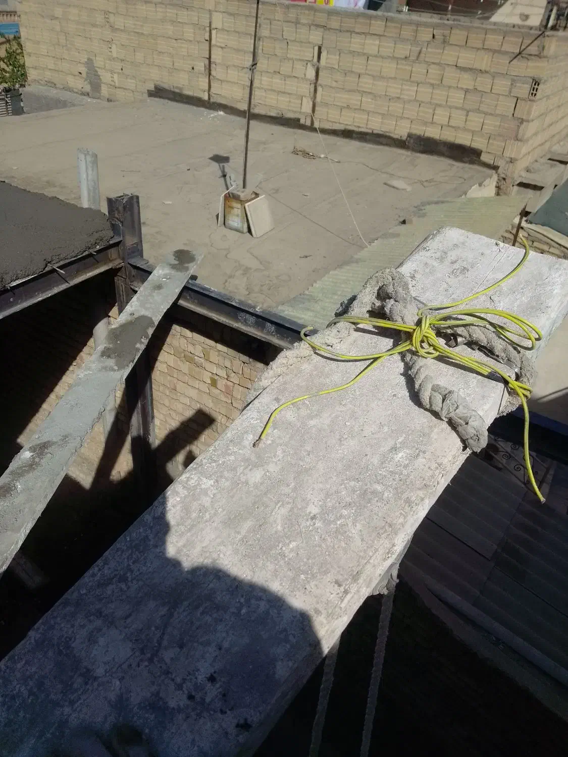 بتون ریزی دستی  در روستاها مصلح کشی با قرقر|خدمات پیشه و مهارت|مشهد, قائم|دیوار