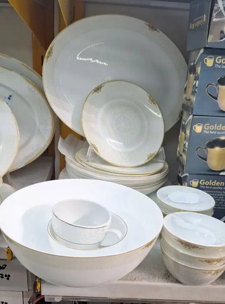 دوتا سرویس ارکوپال زیبا ودرجه یک|ظروف سرو و پذیرایی|نیشابور, گنبد سبز|دیوار