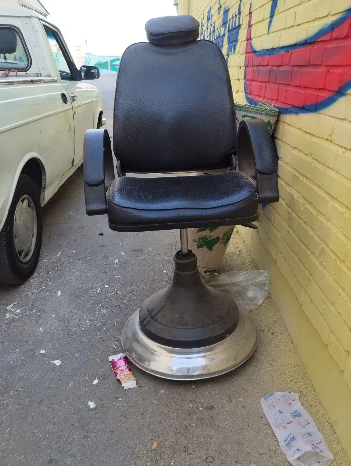 صندلی آرایشگاه مردانه|آرایشگاه و سالن‌های زیبایی|صفادشت, |دیوار