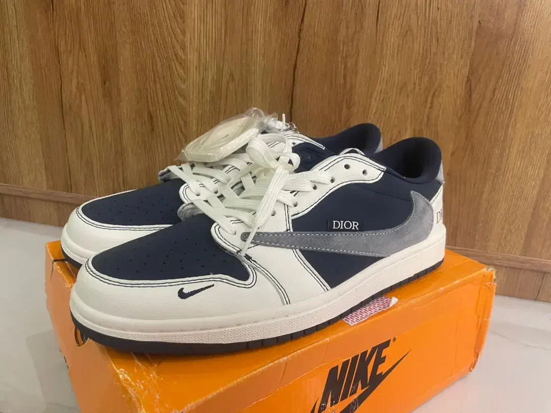 کتونی Dior|کیف، کفش، کمربند|تهران, ایوانک|دیوار