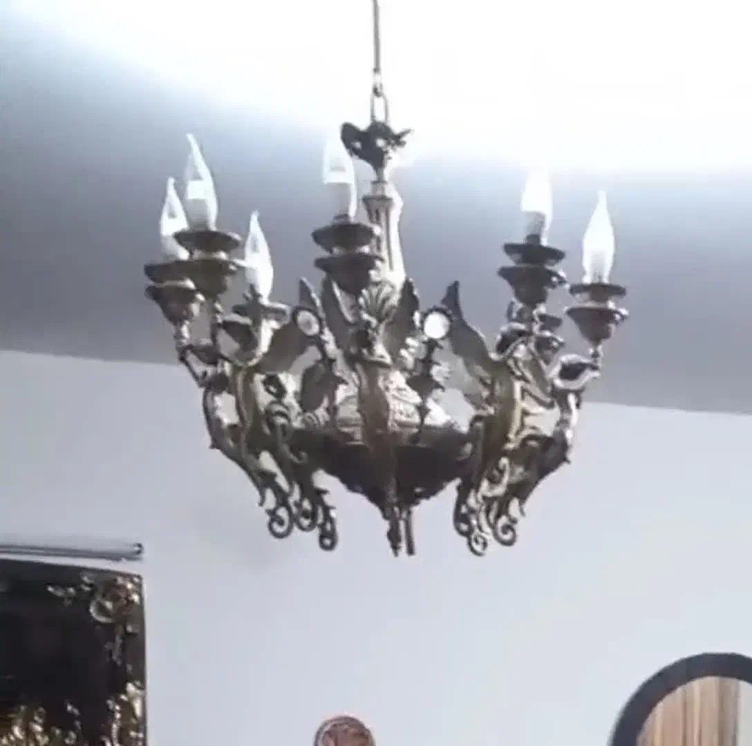 لوستر 8 شاخه برنج طرح فرشته|لوستر و چراغ آویز|هشتگرد, فاز ۳ مهستان|دیوار