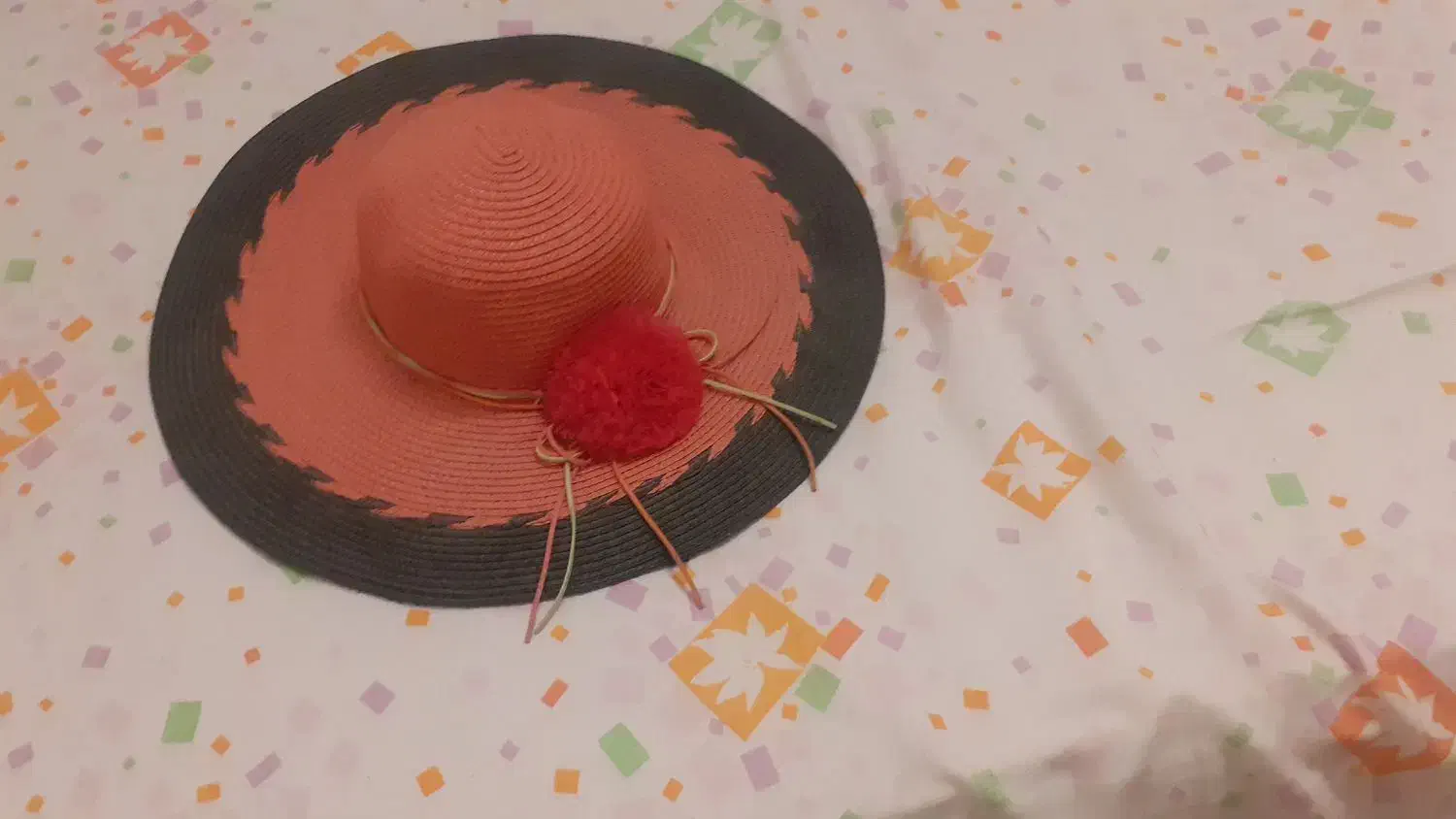 کلاه ساحلی بزرگ|لباس|مشهد, شهید فرامرز عباسی|دیوار