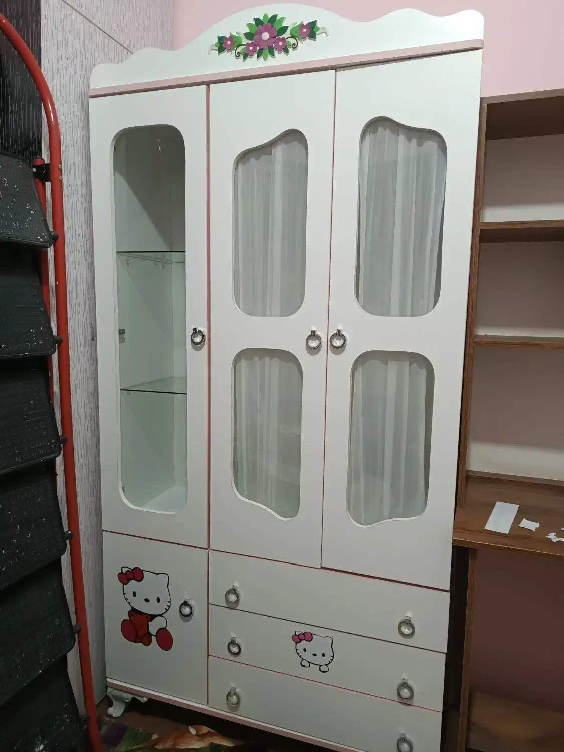 تخت و کمد و پاتختی اتاق نوجوان|تخت و سرویس خواب|مشهد, هنرور|دیوار