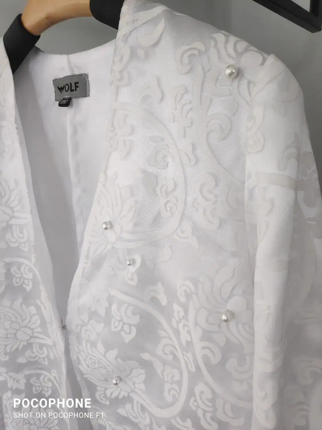 کت محضر|لباس|نیشابور, دارایی|دیوار