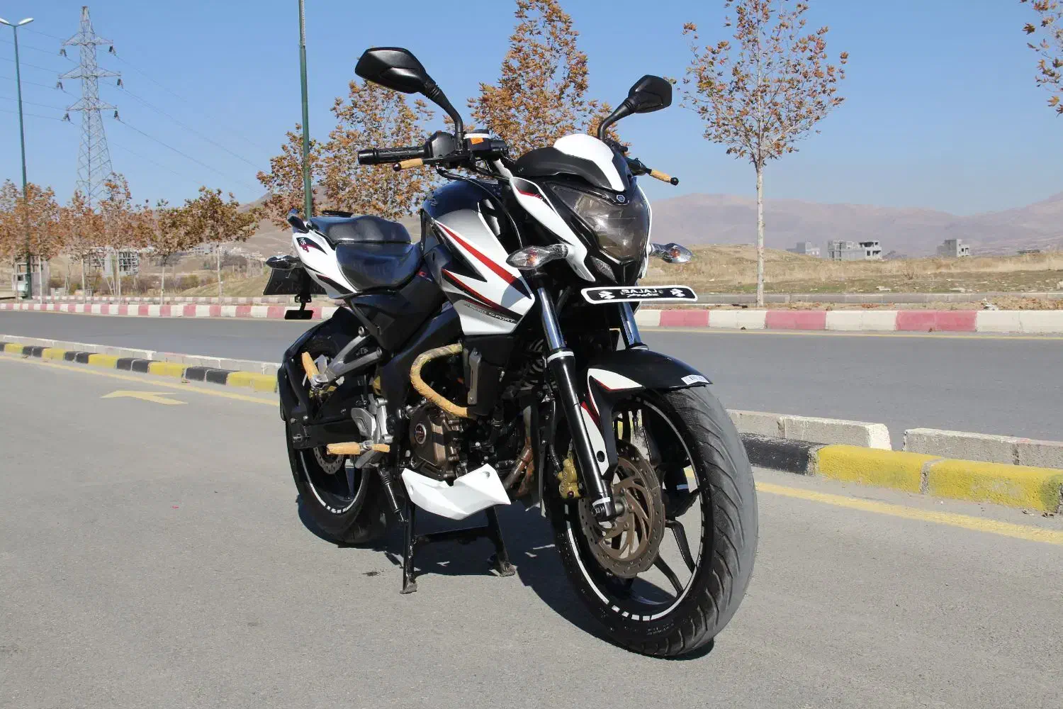 موتور ns 200|موتورسیکلت|سنندج, |دیوار