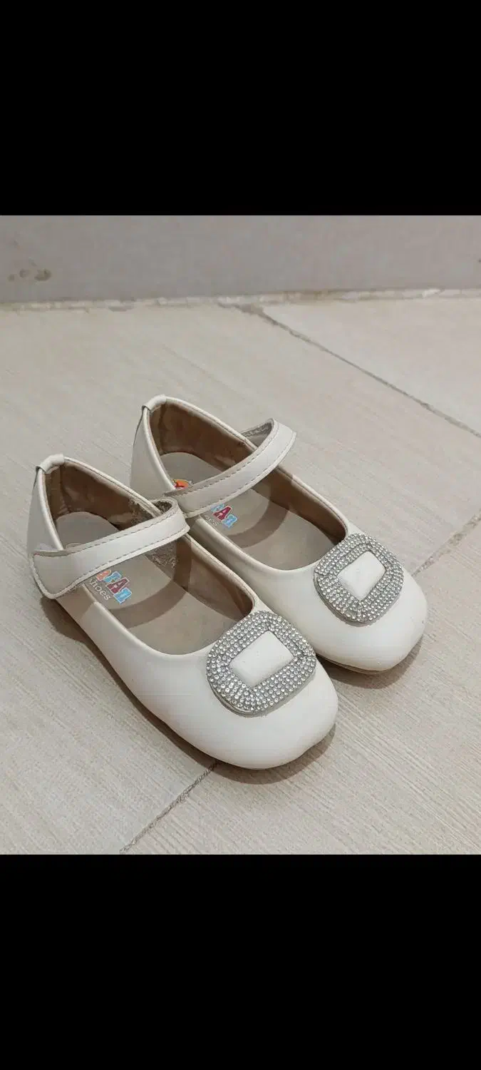 کفش دخترانه چهار ،پنج سال سایز ۲۹|کفش و لباس بچه|میانه, |دیوار