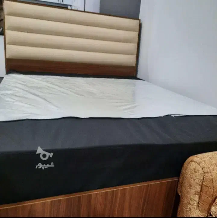 تخت خواب دو نفره به همراه تشک رویال در حد اکبند|تخت و سرویس خواب|ساری, |دیوار