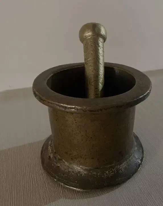 هاونک قدیمی سالم|کلکسیون اشیاء عتیقه|نور, |دیوار