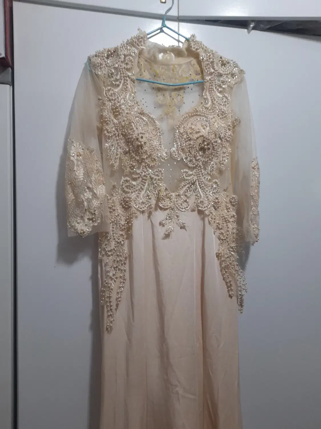 لباس مجلسی|لباس|پیشوا, |دیوار