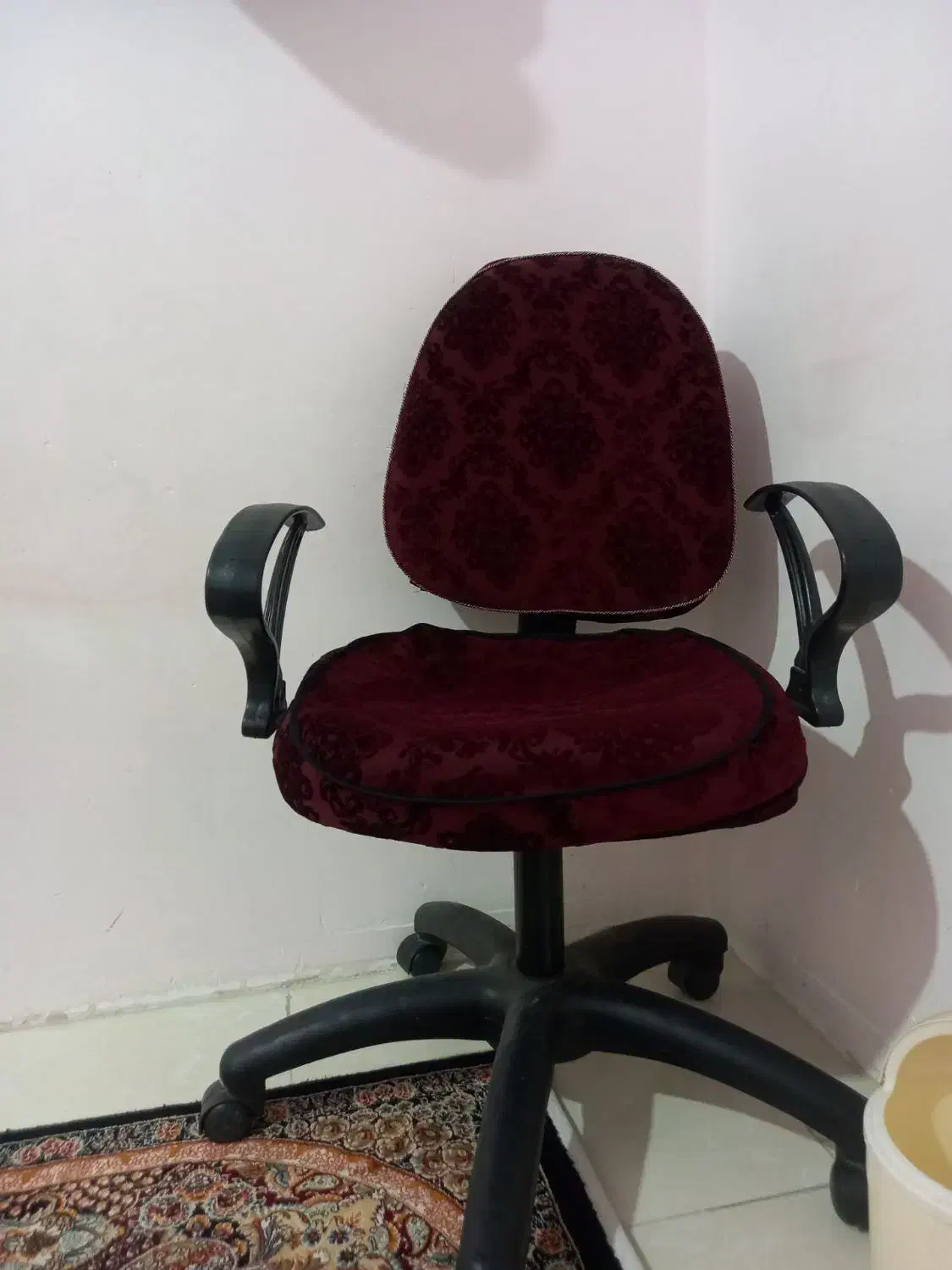 پشتی و میز کامپیوتر|صندلی و نیمکت|اراک, |دیوار