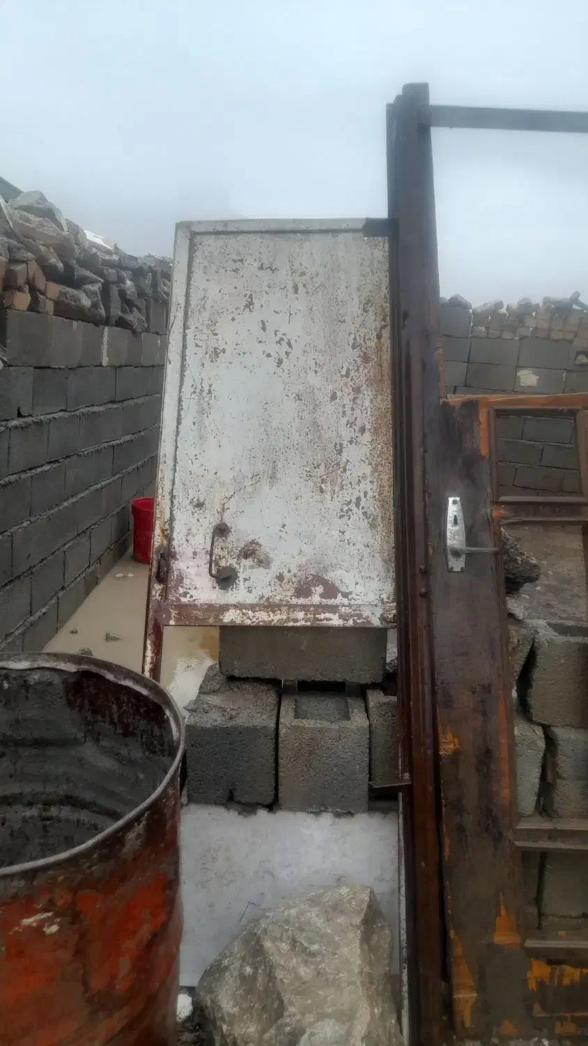 در آهنی|مصالح و تجهیزات ساختمان|بیستون, |دیوار