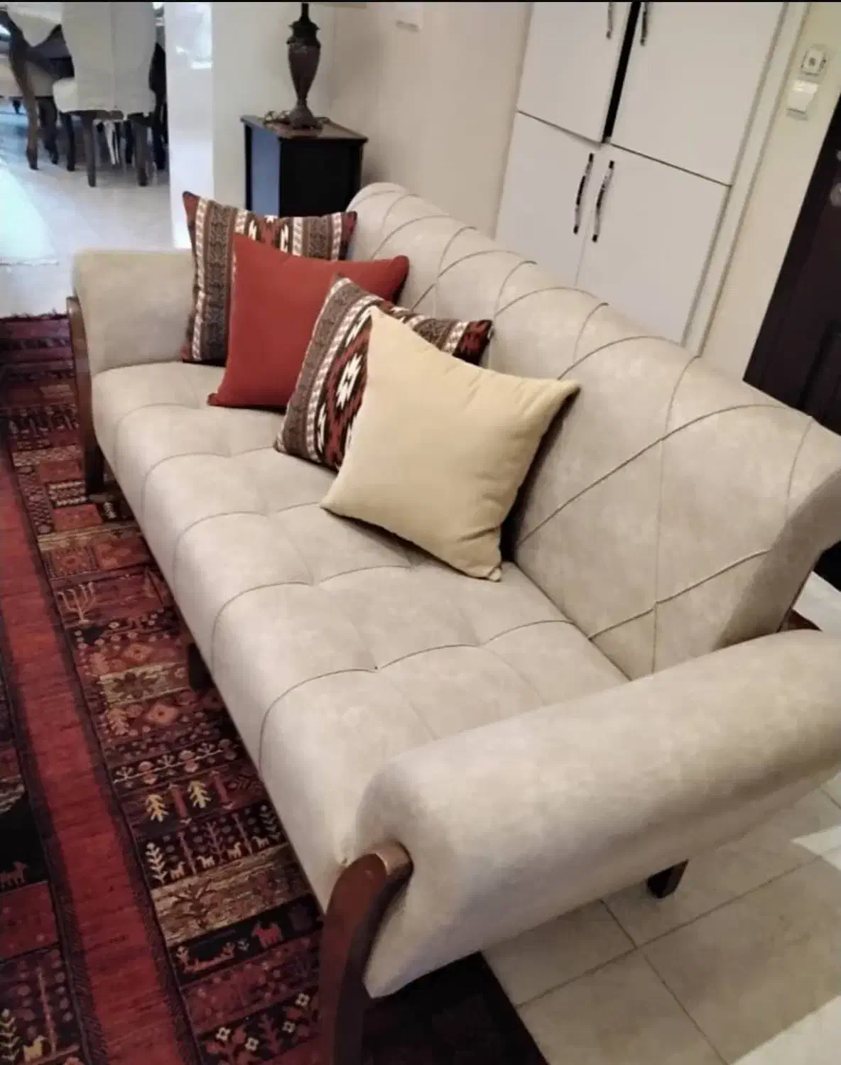 مبل راحتی در حد نو کاملا سالم|مبلمان خانگی و میز عسلی|رشت, کوی فرهنگیان|دیوار